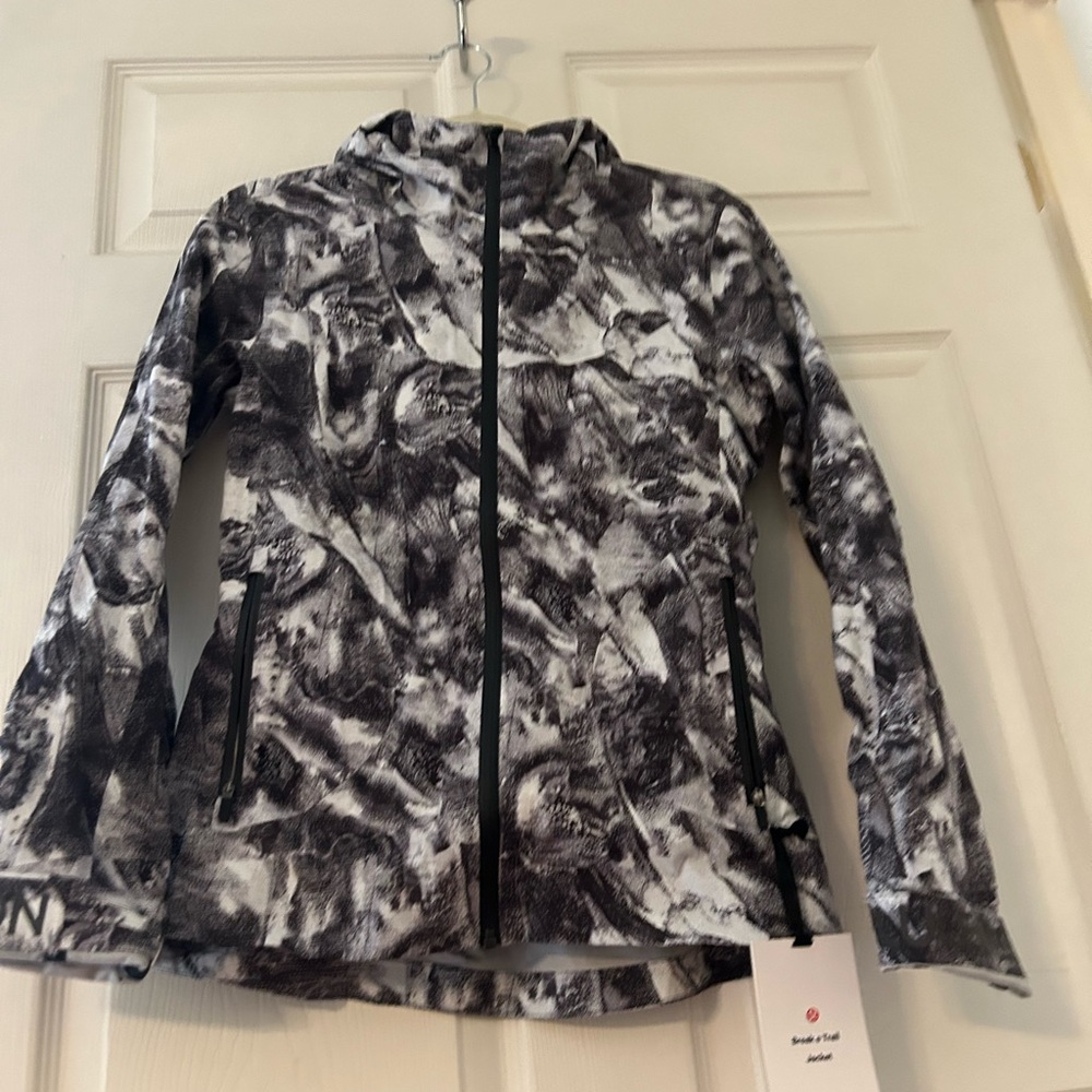 NWT lululemon athletica Black and White Break a Trail Jacket